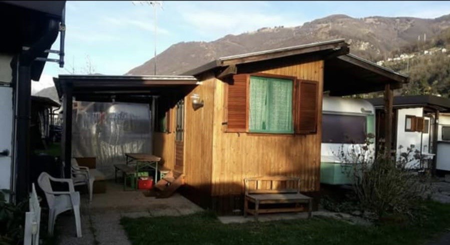 Gera Lario bungalow in un camping internazionale