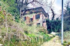 Como via Pasubio Casa da risruttuare