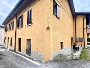 Appartamento trilocale a Maslianico in vendita