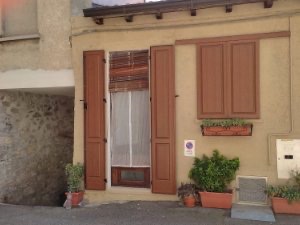 Vendesi casa indipendente a Maslianico ristrutturata di recente
