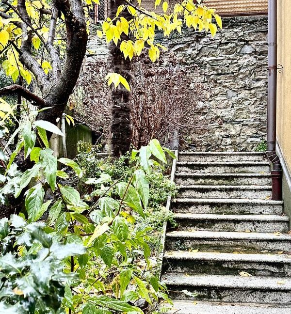 vendesi appartamento trilocale a Como con giardino e posto auto - 20