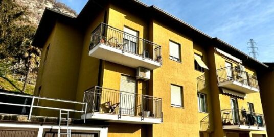 Vendesi appartemento trilocale a Maslianico con giardino