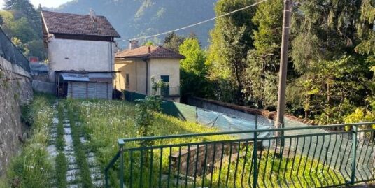 Vendesi ampia casa singola a Dizzasco con giardino e posto auto