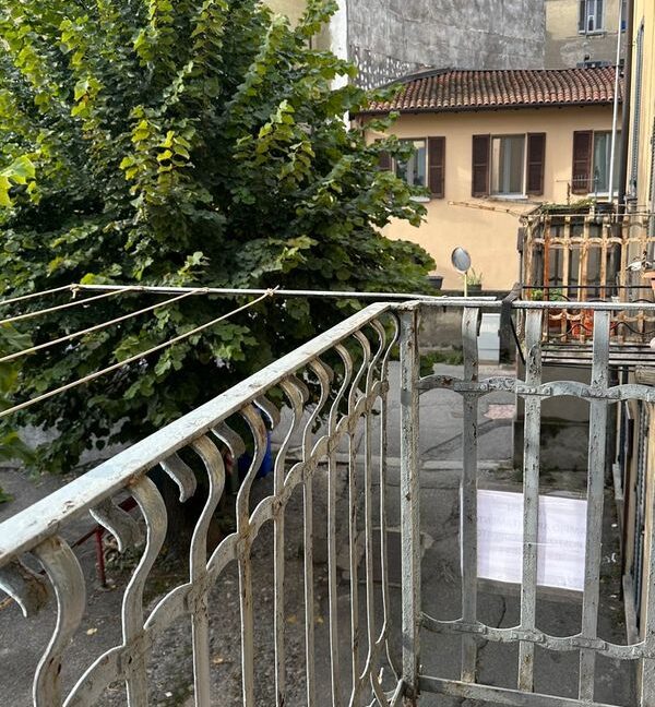 Ampio Appartamento in Palazzina Storica a Como - 24