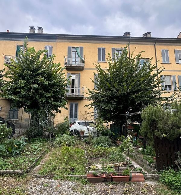 Ampio Appartamento in Palazzina Storica a Como - 11