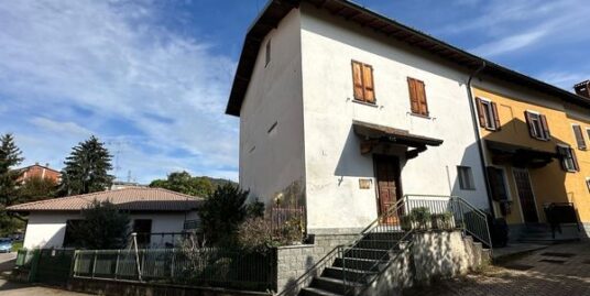 Villetta da ristrutturare con giardino in vendita a San Fermo della Battaglia