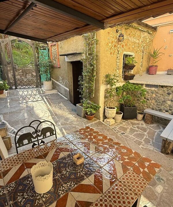 Vendesi casa indipendente a Monte Olimpino, pronta per essere abitata