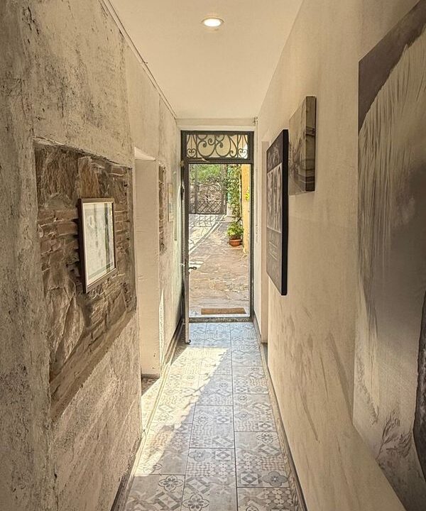 Vendesi villa indipendente a Monte Olimpino