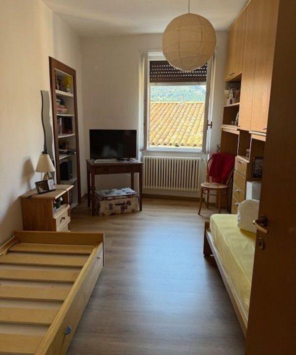 Ampio appartamento in centro storico a Como, perfetto per famiglie o frazionamento