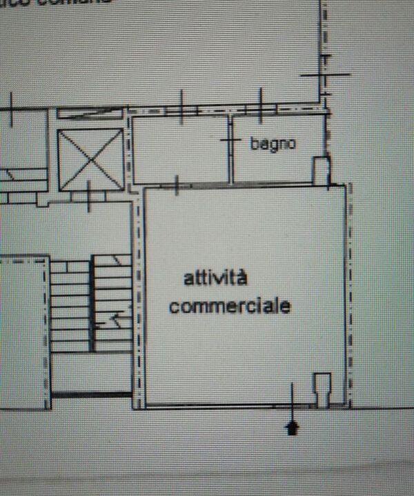 Locale commerciale a Cantù in zona centrale: ideale per negozio o ufficio