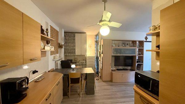 Appartamento ristrutturato a Erba con box e giardino esclusivo