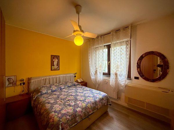 Appartamento ristrutturato a Erba con ampio giardino attrezzato