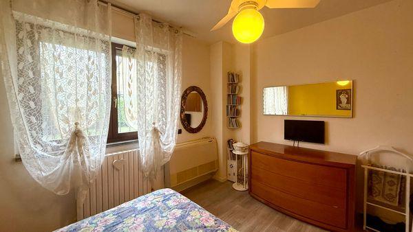 Appartamento ristrutturato a Erba con cucina a vista e veranda