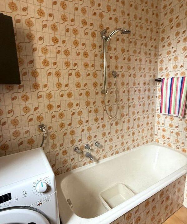 Como, via Varesina – appartamento in vendita con tripla esposizione e balconi