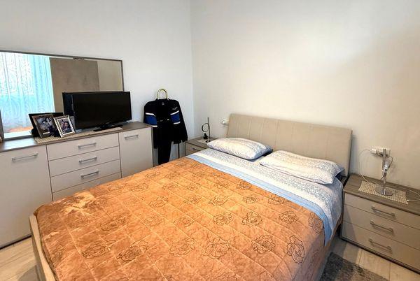 Bilocale ristrutturato con balcone e box – Spazi moderni e confortevoli