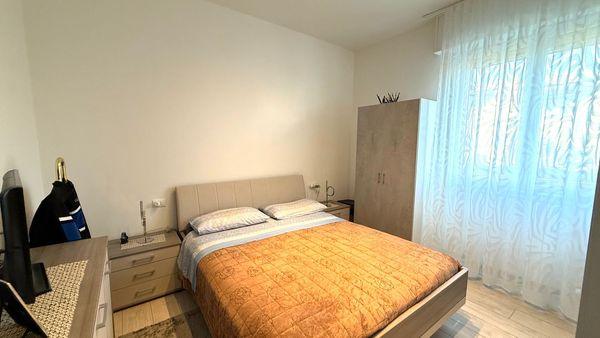 Bilocale ristrutturato con ampio balcone e box – Ottimo contesto residenziale