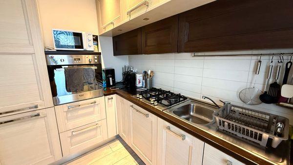 Bilocale in vendita ristrutturato con balcone e box – Servizi moderni