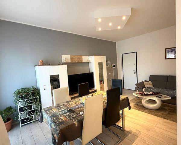 Bilocale in ottime condizioni con balcone e box – Contesto ristrutturato