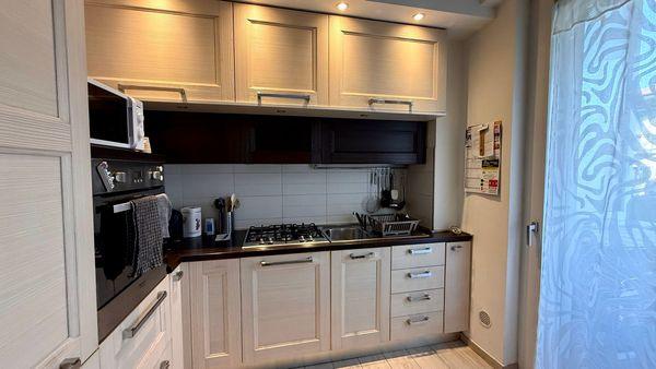 Bilocale con balcone e box in vendita – Ristrutturato e luminoso