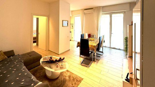 Bilocale in vendita ristrutturato con balcone e box – Contesto gradevole