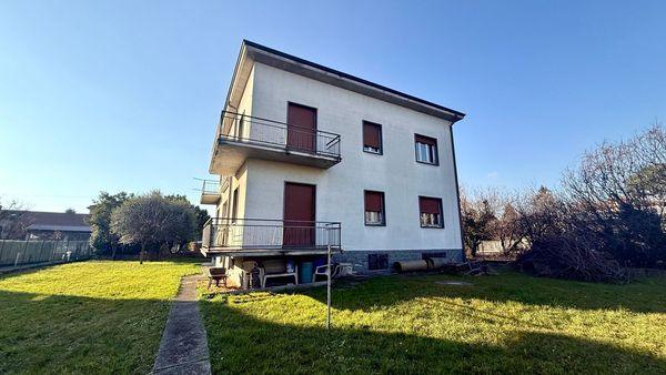 Residenza bifamiliare con giardino in pieno centro