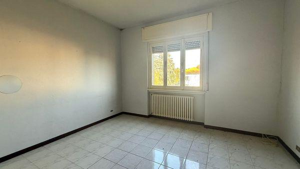 Casa bifamiliare con giardino, zona centrale e ben servita