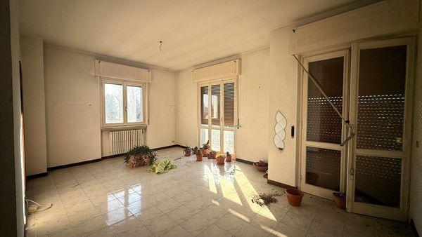 Casa con giardino in zona centrale, bifamiliare con ingresso indipendente