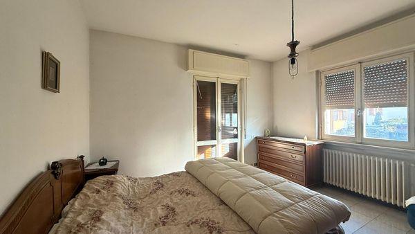 Casa bifamiliare con giardino in zona centrale e comoda ai servizi