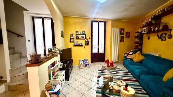 Porzione di Casa Ristrutturata con Ingresso Indipendente e Doppi Servizi