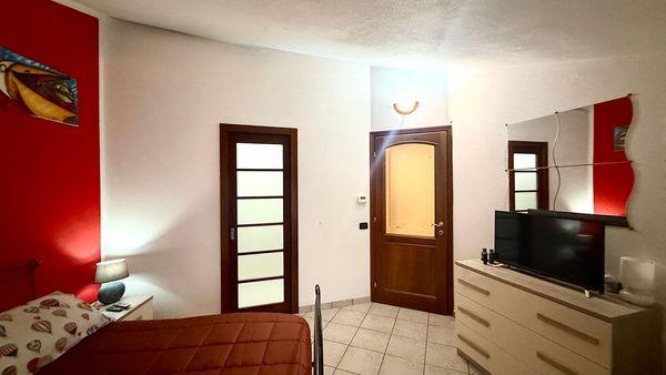 Porzione di Casa Ristrutturata con Ingresso Indipendente con Cabina Armadio