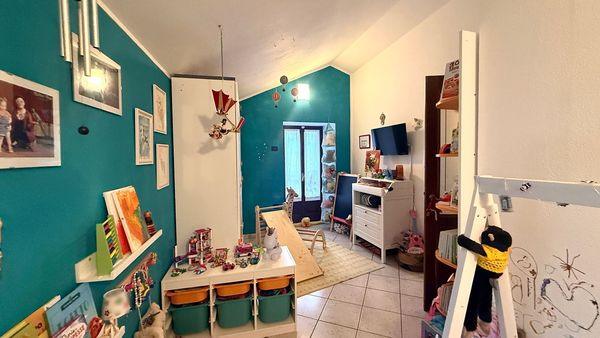 Porzione di Casa Ristrutturata con Ingresso Indipendente con Box e Cantina