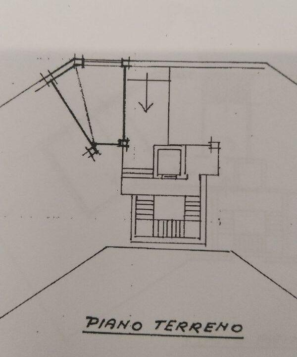 Bilocale vicino alla dogana svizzera con box auto e possibilità seconda camera