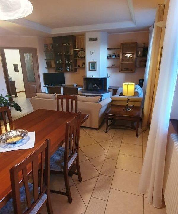 Appartamento quadrilocale con giardino a Cernobbio Rovenna in contesto tranquillo