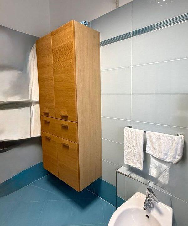 Appartamento in vendita tra Como e Svizzera con 3 camere e 2 bagni