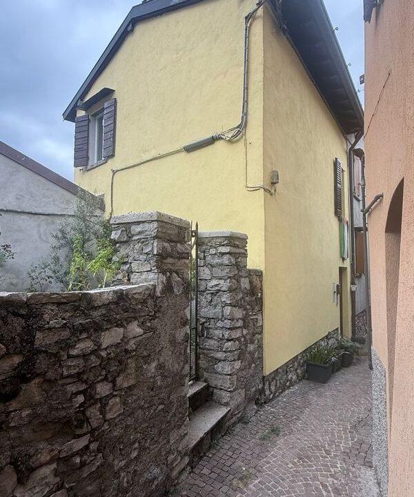 facciata-porzione-casa-torno.jpg