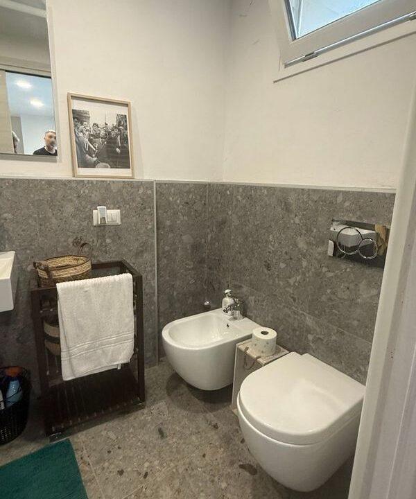 bagno-piano-terra-casa-torno.jpg
